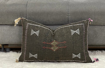 Mixing and Matching: Pillow Combinations for Sofas