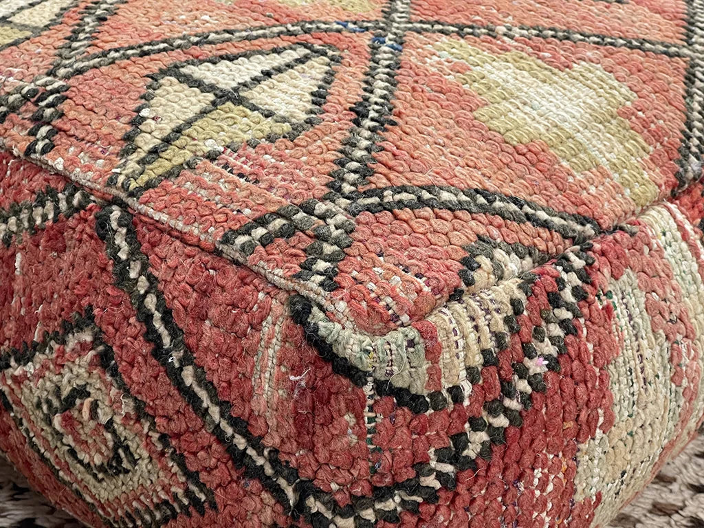 Taisi-Hira - Kilim Pouf