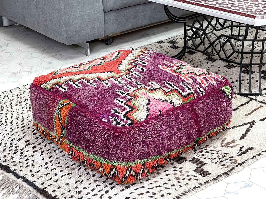 Ruby Rendezvous - Kilim pouf