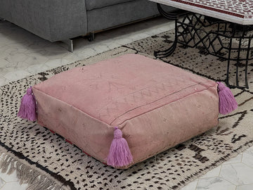 Light Pink Retreat - kilim pouf