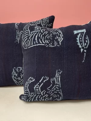 Majestic Lion Pillow: A Bold and Regal Decorative Accent for Your Home